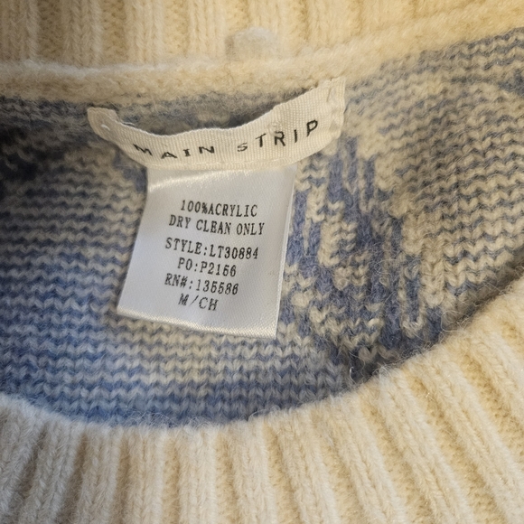 Main Strip Star Patterned Sweater in Cream and Blue - Picture 2 of 5